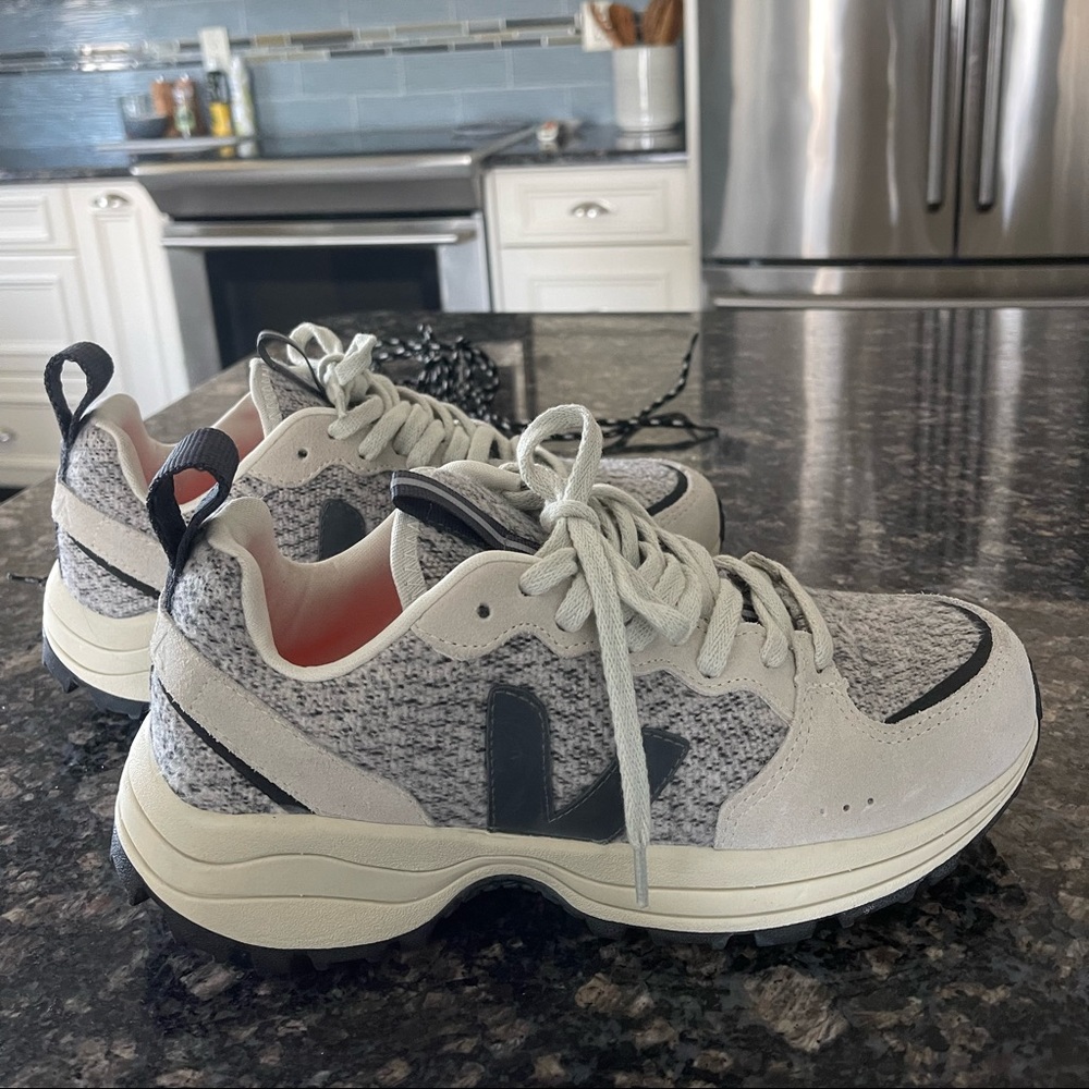 Vejas Venturi Sneakers